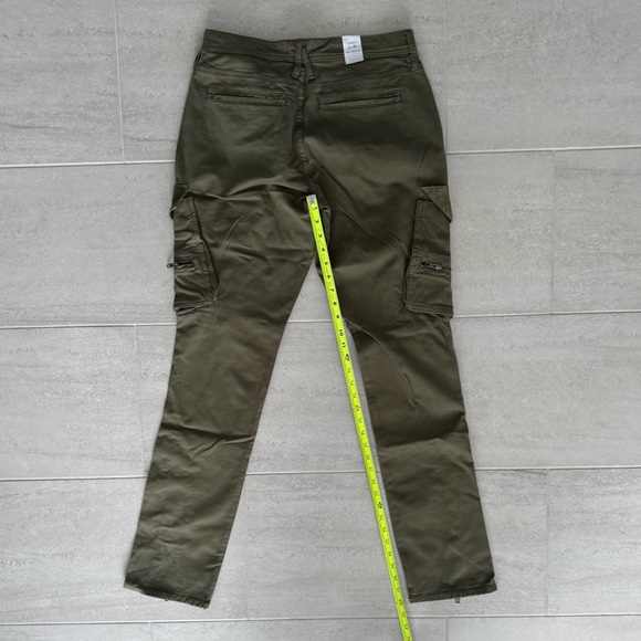 NWT - Good American - Olive Cargo Women Jeans, size 4 but fit larger (6). - Picture 7 of 7